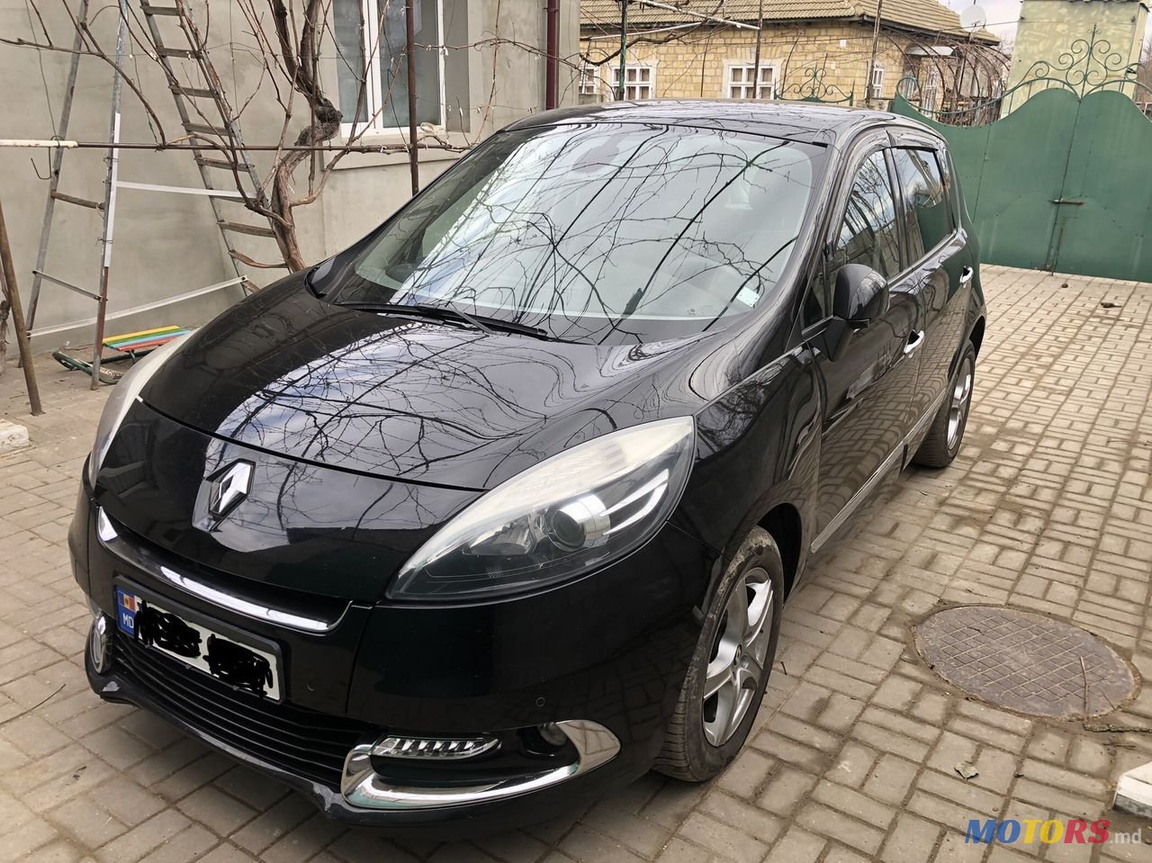 2012' Renault Scenic photo #2