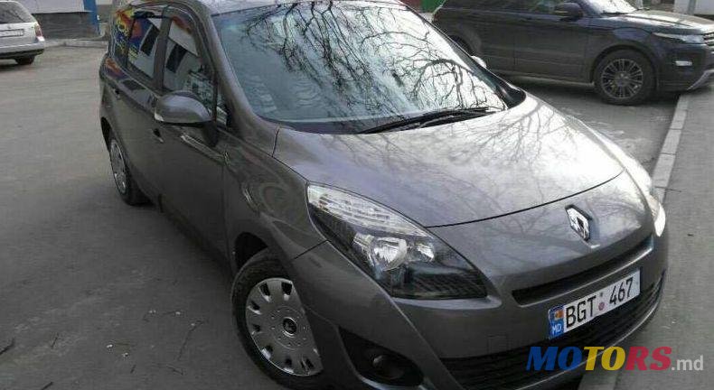 2010' Renault Grand Scenic photo #1