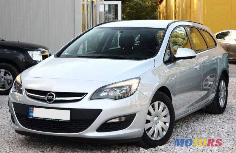 2013' Opel Astra photo #2