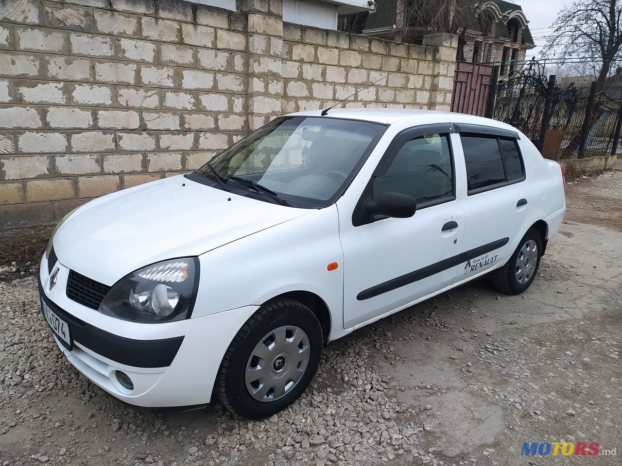 2004' Renault Clio Symbol photo #1