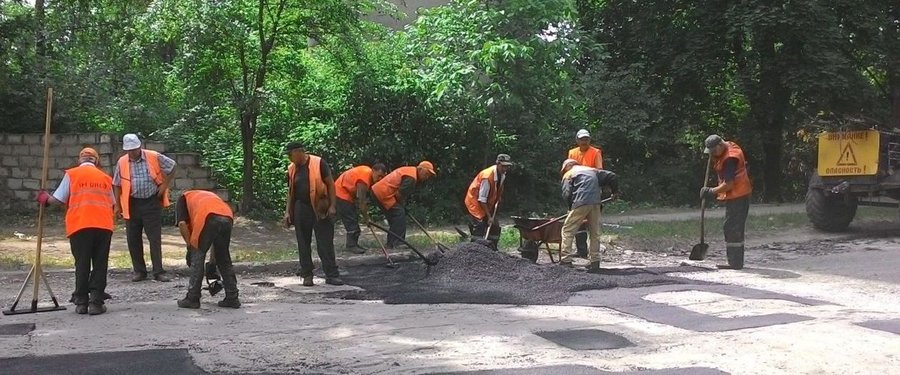 В Бельцах привлекли еще одну фирму для ямочного ремонта дорог