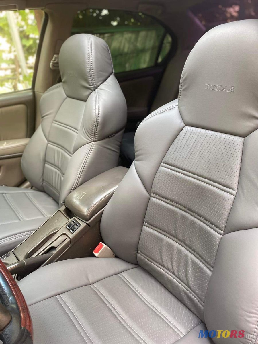 2002' Nissan Maxima photo #3