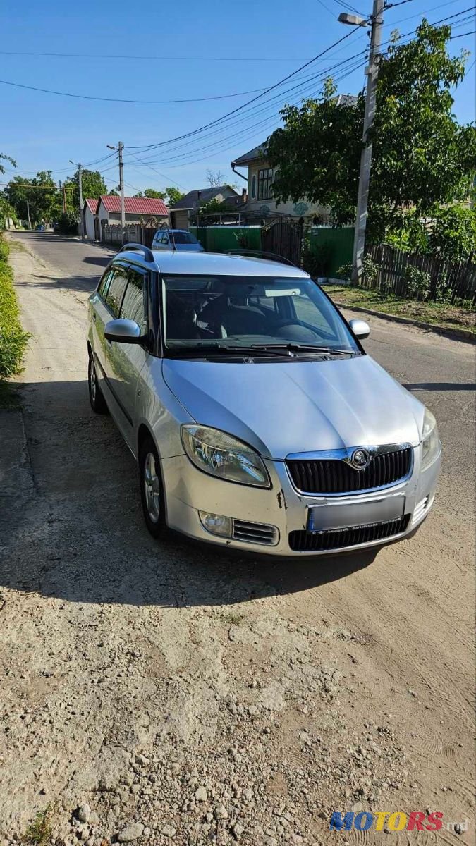2008' Skoda Fabia photo #5