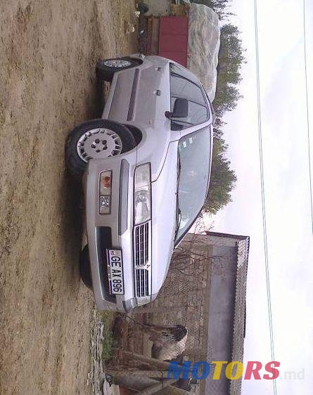 2002' Mitsubishi Space Wagon photo #1