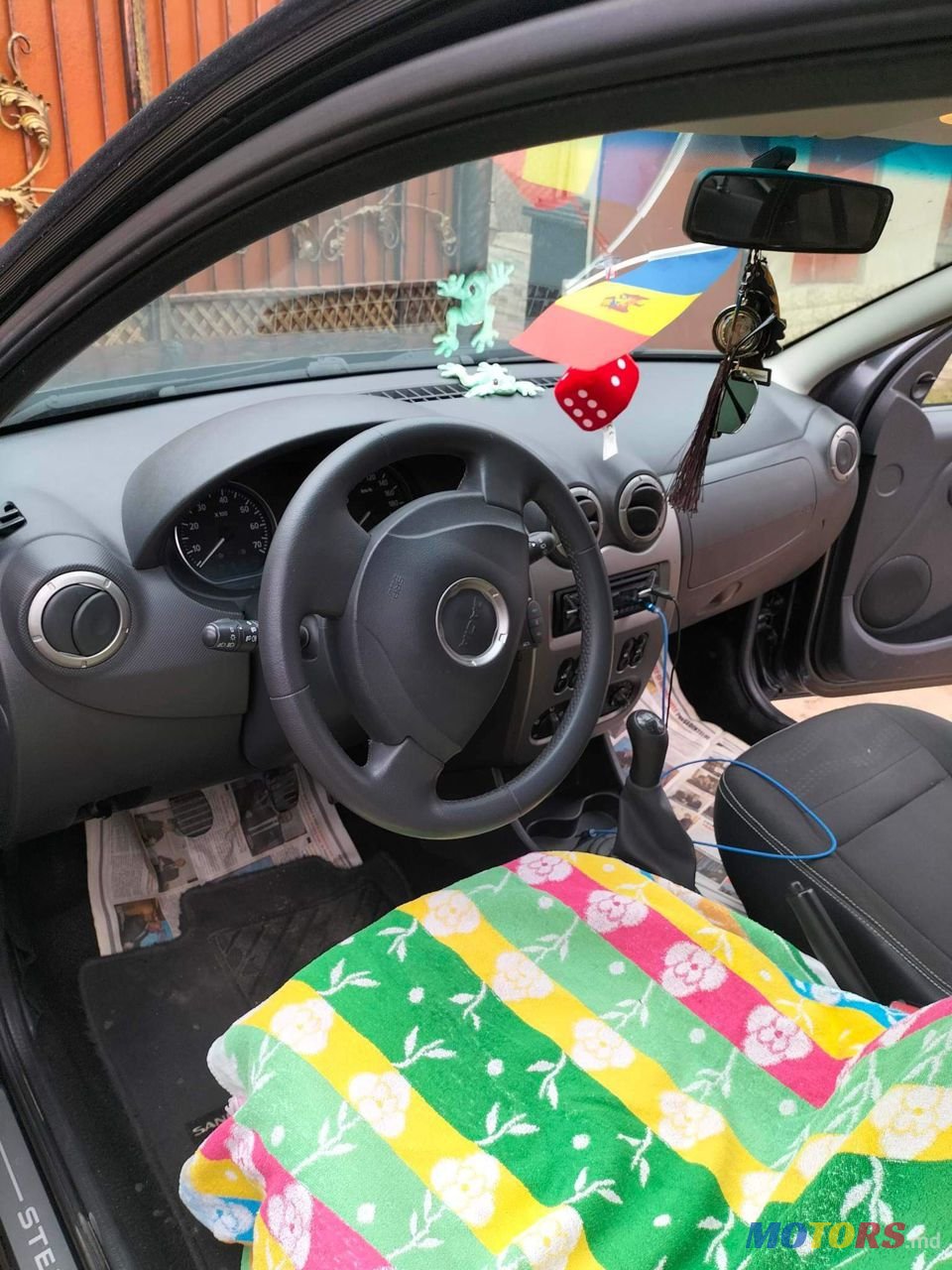 2011' Dacia Sandero photo #4