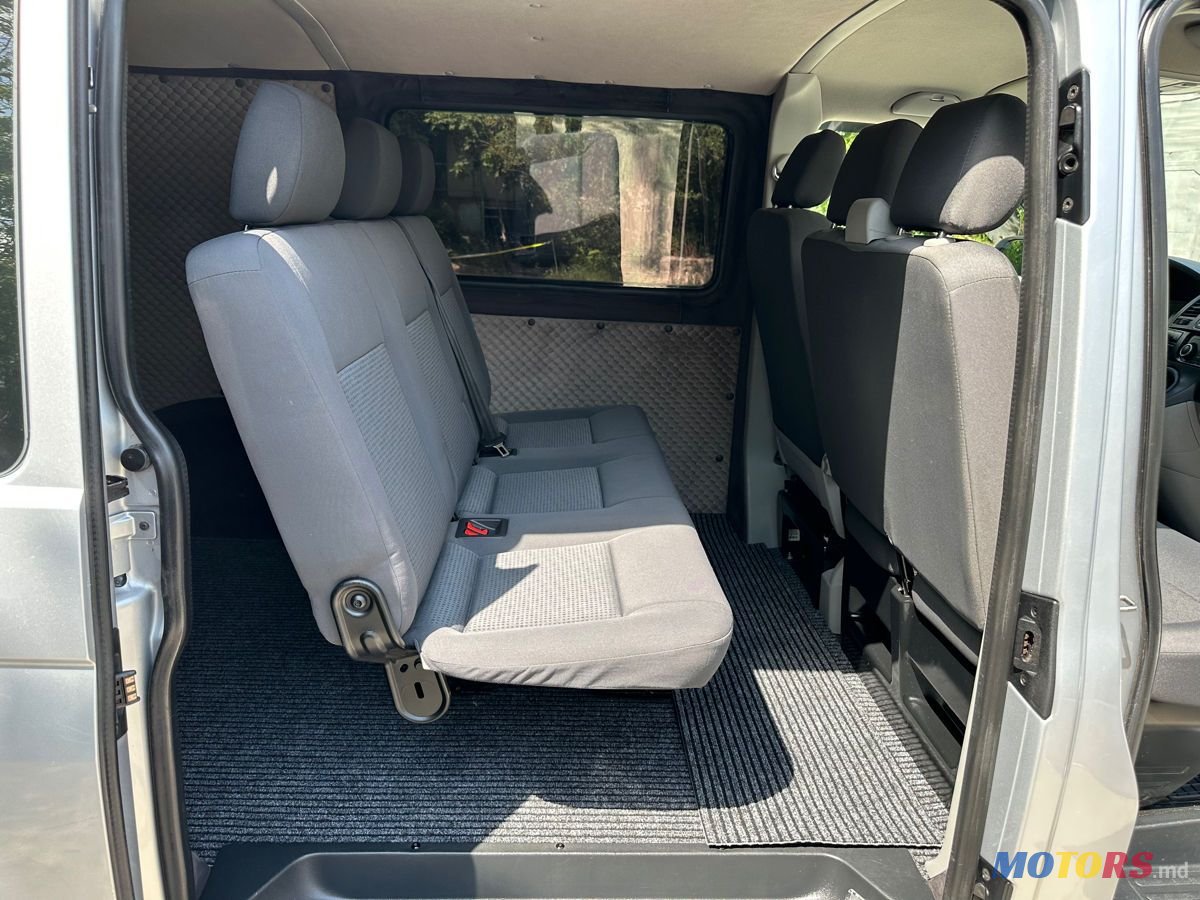 2013' Volkswagen Transporter photo #4