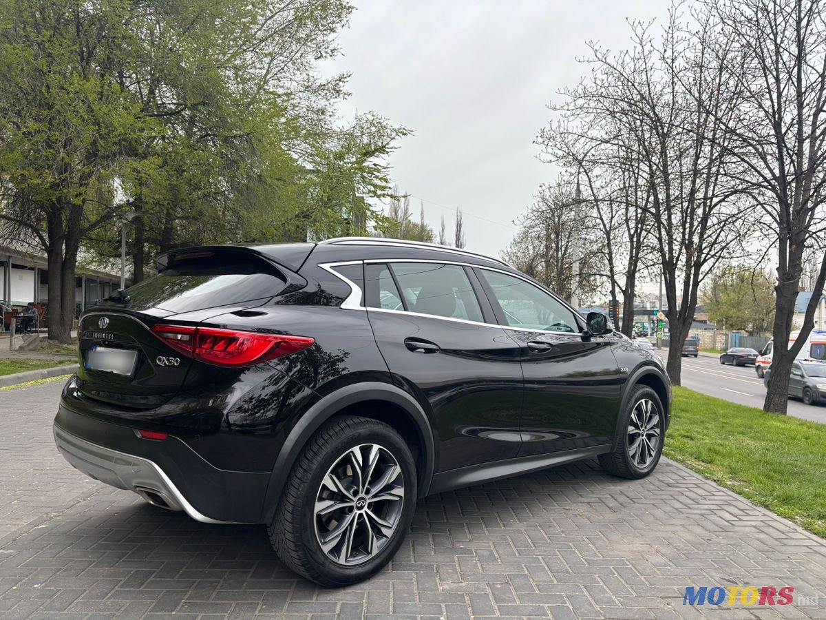 2017' Infiniti QX30 photo #4