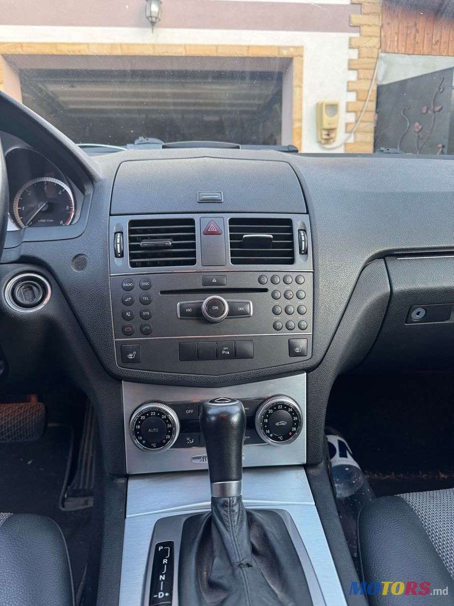 2010' Mercedes-Benz C-Class photo #3