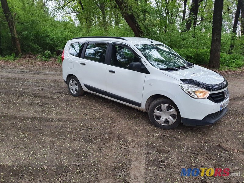 2014' Dacia Lodgy photo #3