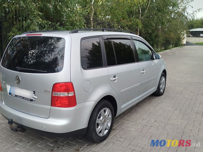 2004' Volkswagen Touran photo #4