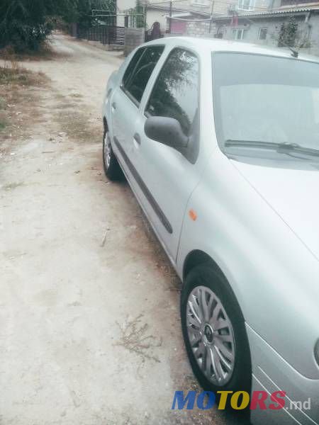 2000' Renault Clio photo #3