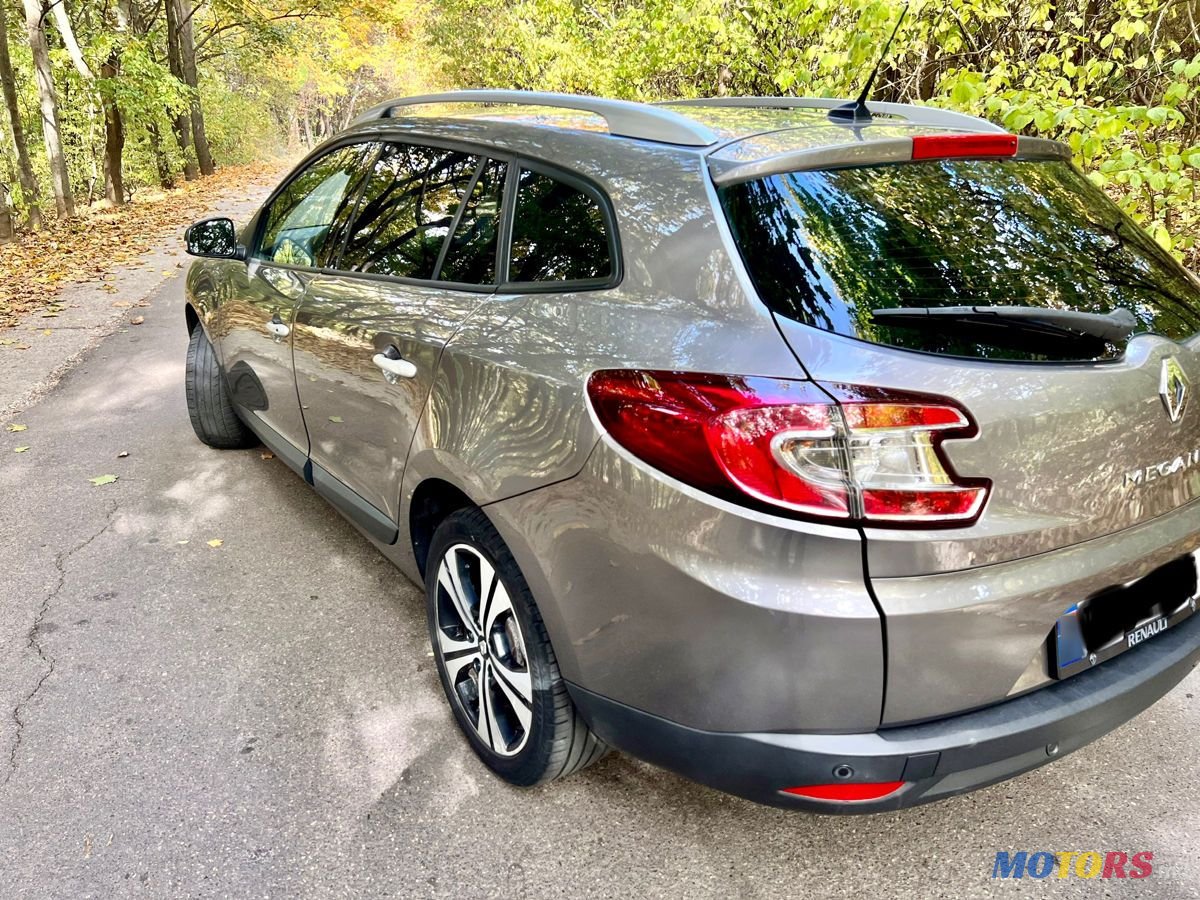 2011' Renault Megane photo #3