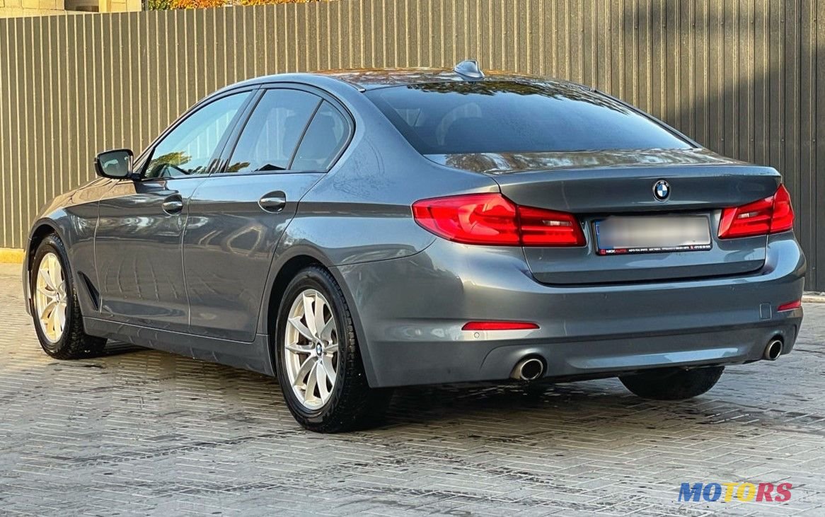 2019' BMW 5 Series photo #2