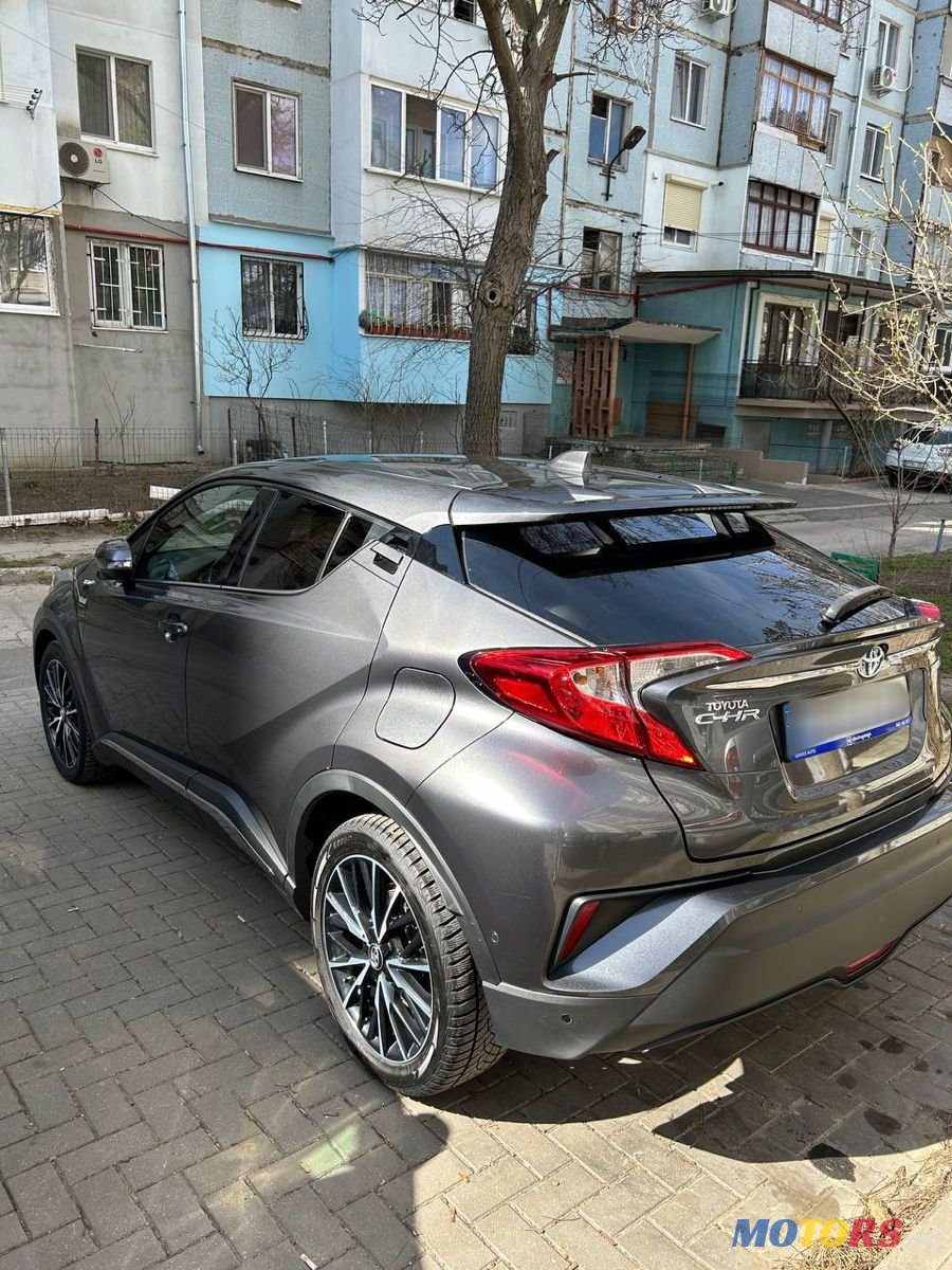 2017' Toyota C-HR photo #3