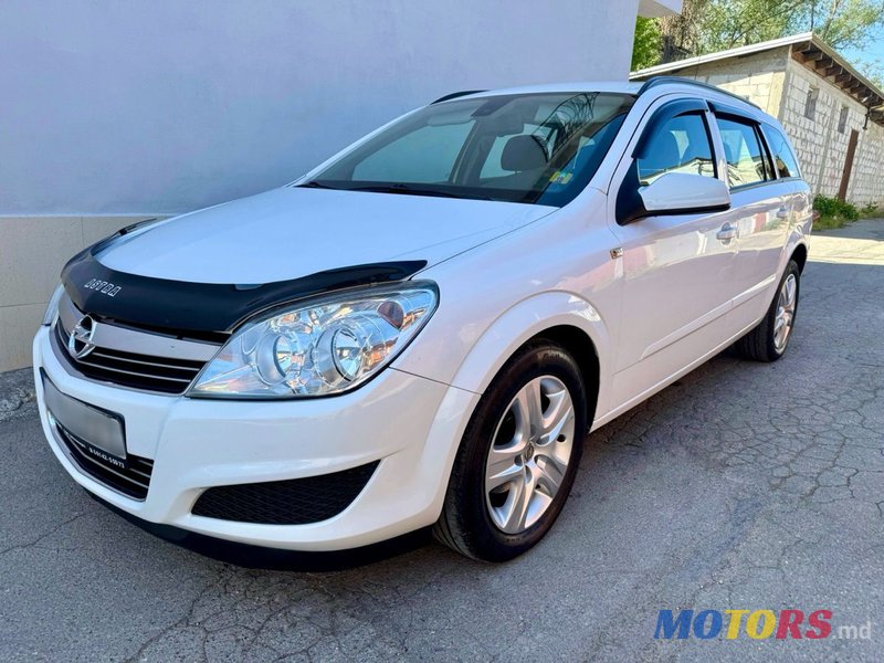 2008' Opel Astra photo #2