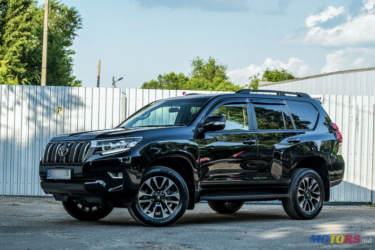 2023' Toyota Land Cruiser Prado photo #2