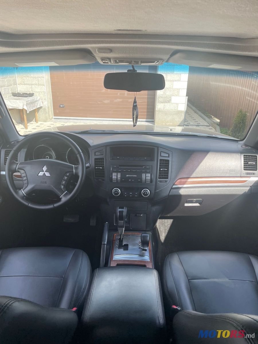 2008' Mitsubishi Pajero photo #4