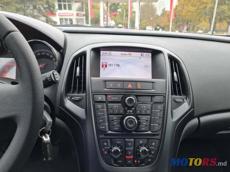 2011' Opel Astra photo #5