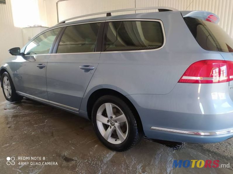 2011' Volkswagen Passat photo #5