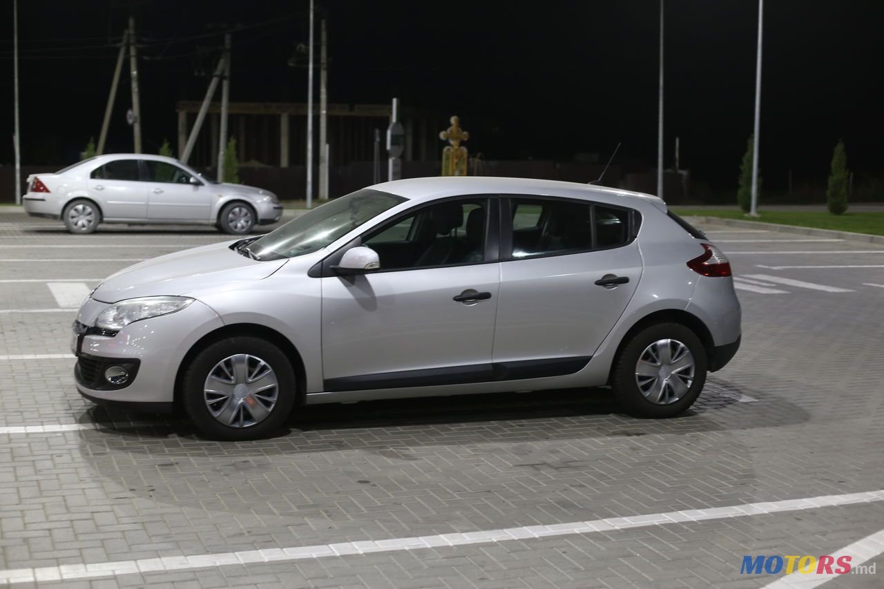 2012' Renault Megane photo #4