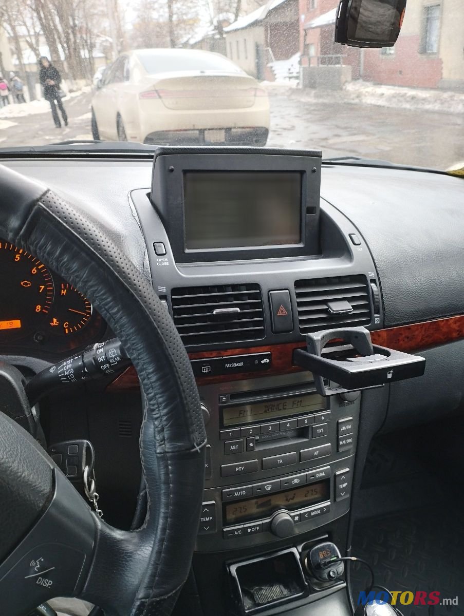 2004' Toyota Avensis photo #3