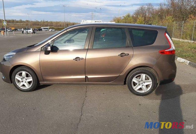 2012' Renault Grand Scenic photo #1