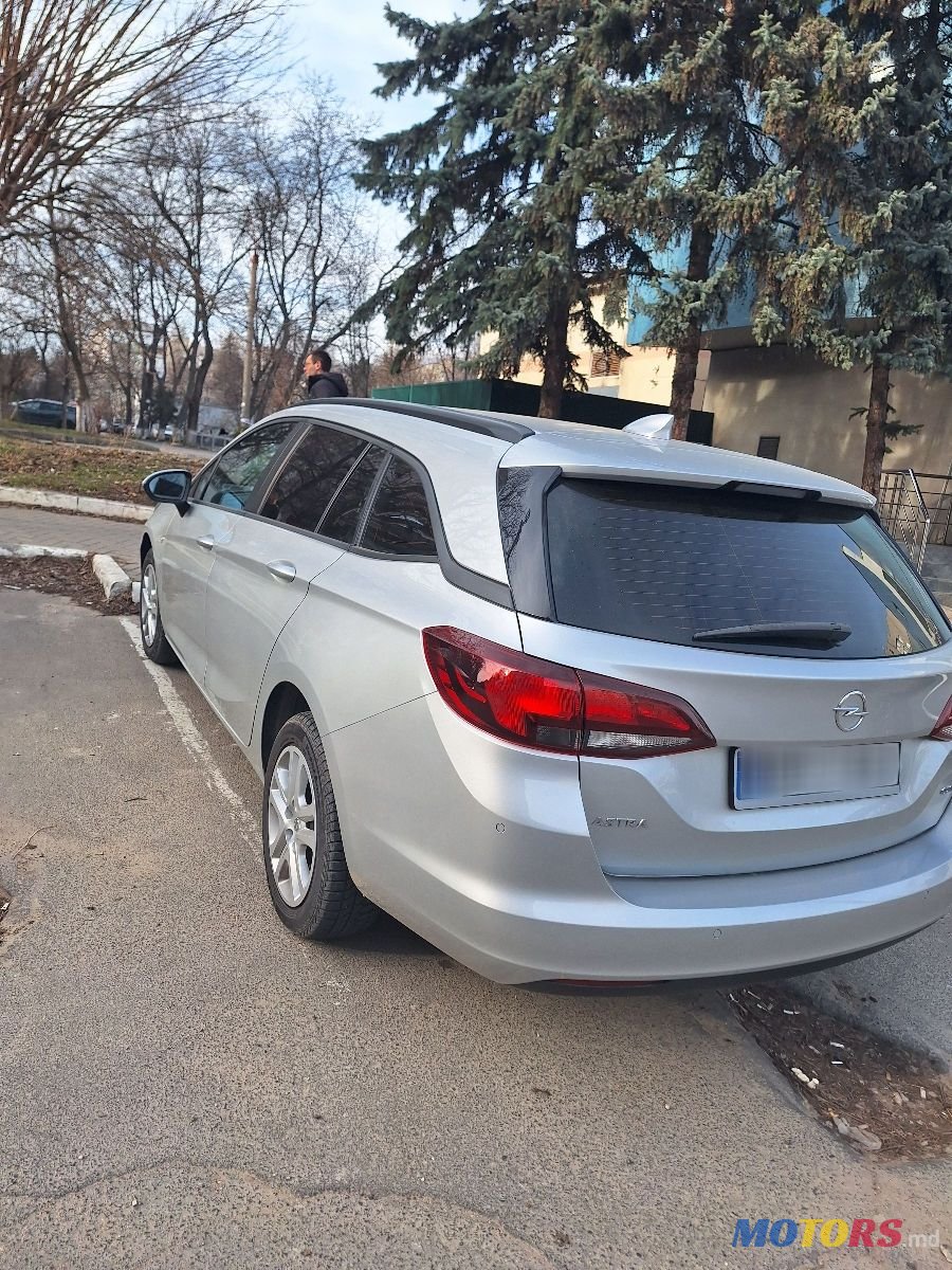 2017' Opel Astra photo #2