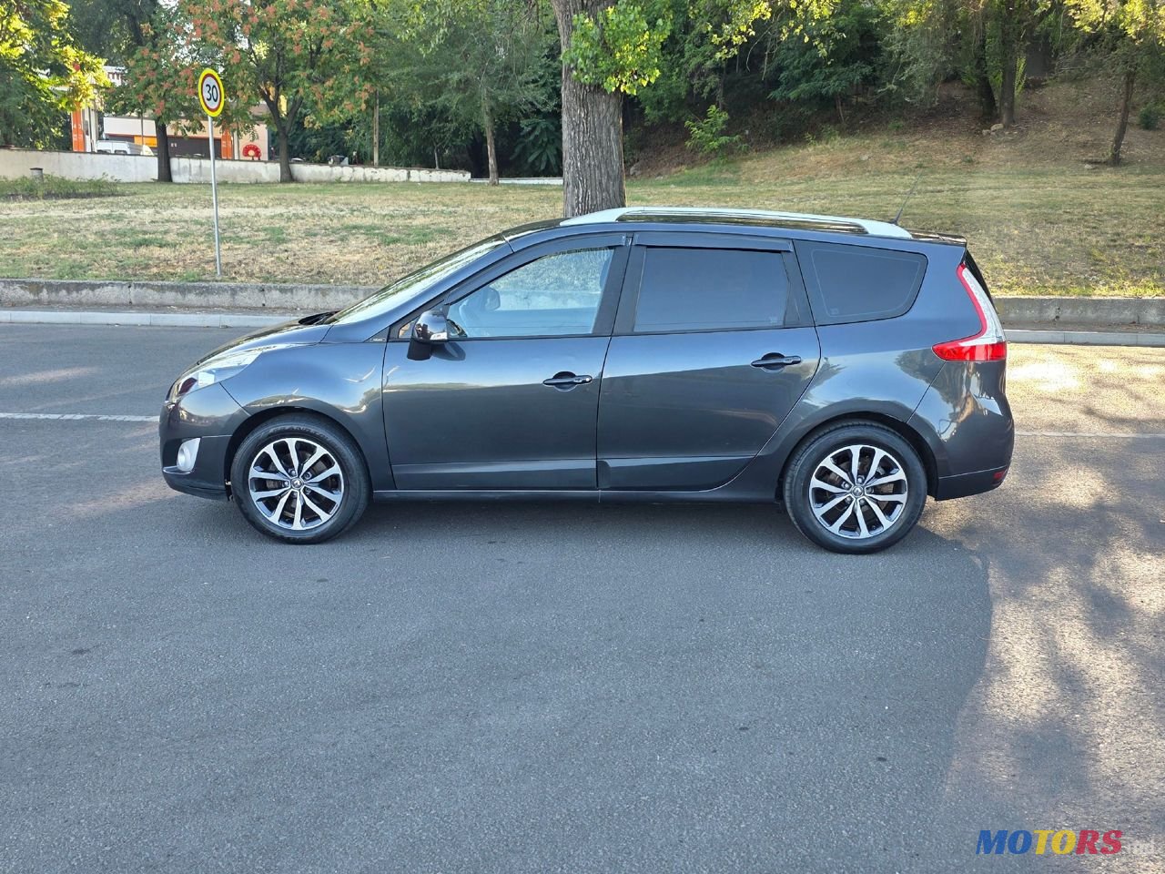 2009' Renault Grand Scenic photo #4