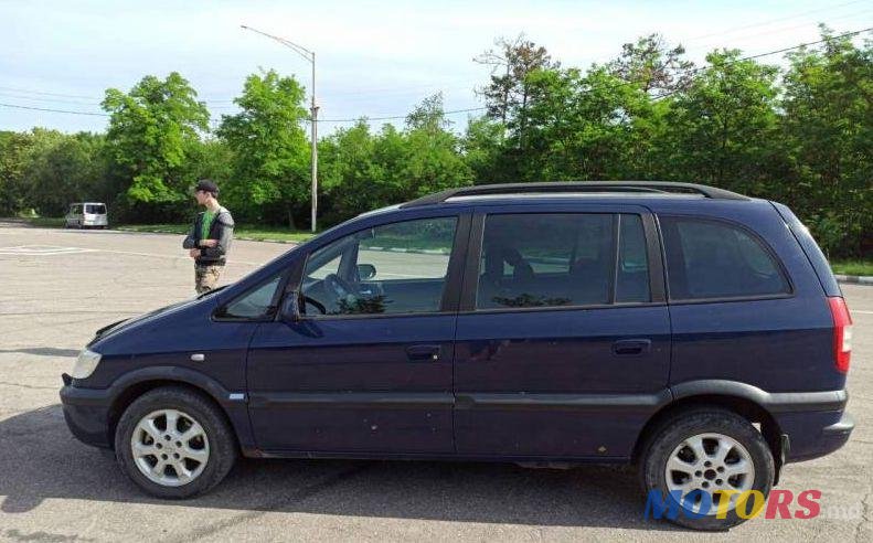 2004' Opel Zafira photo #1