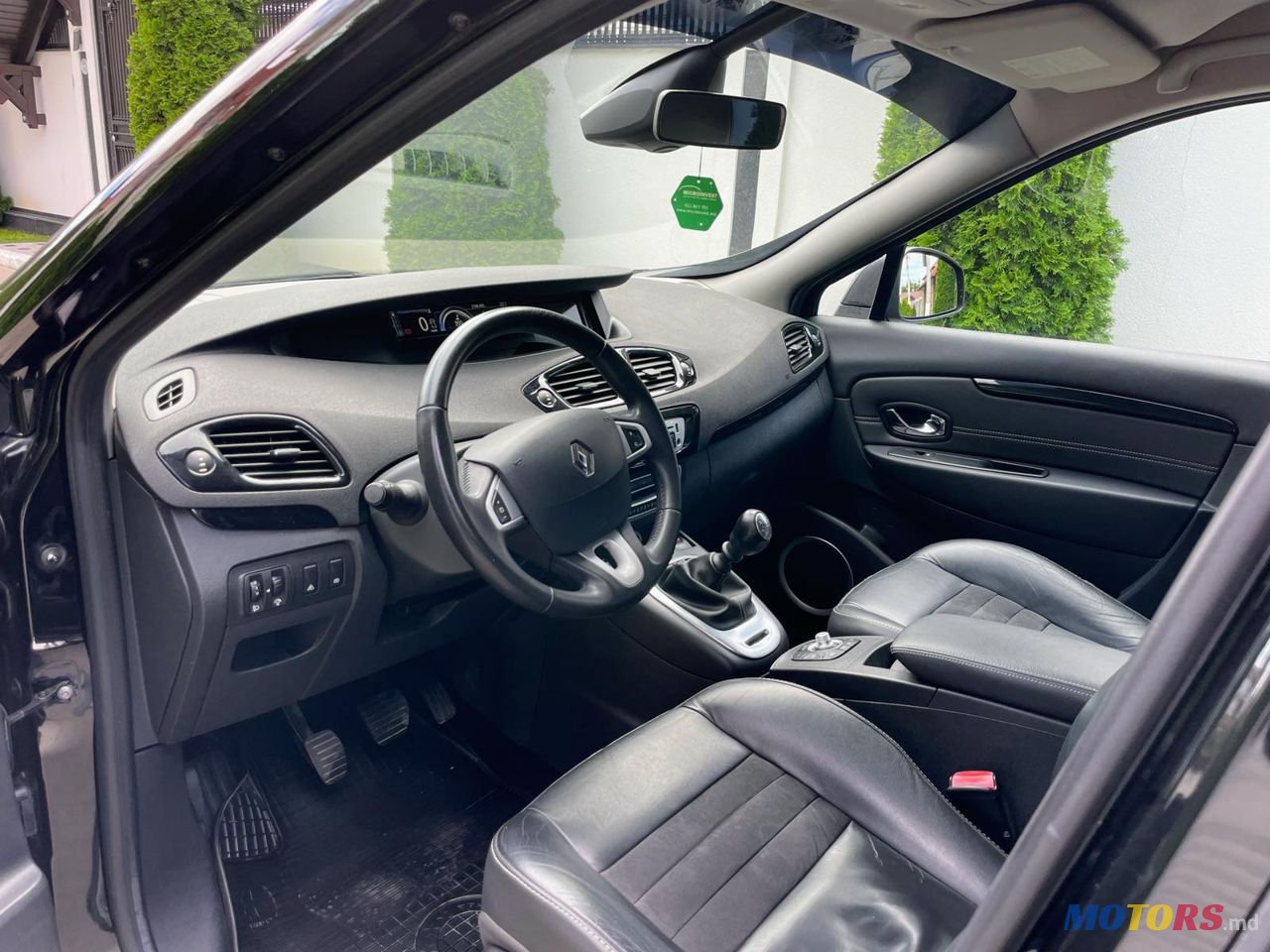 2012' Renault Scenic photo #5