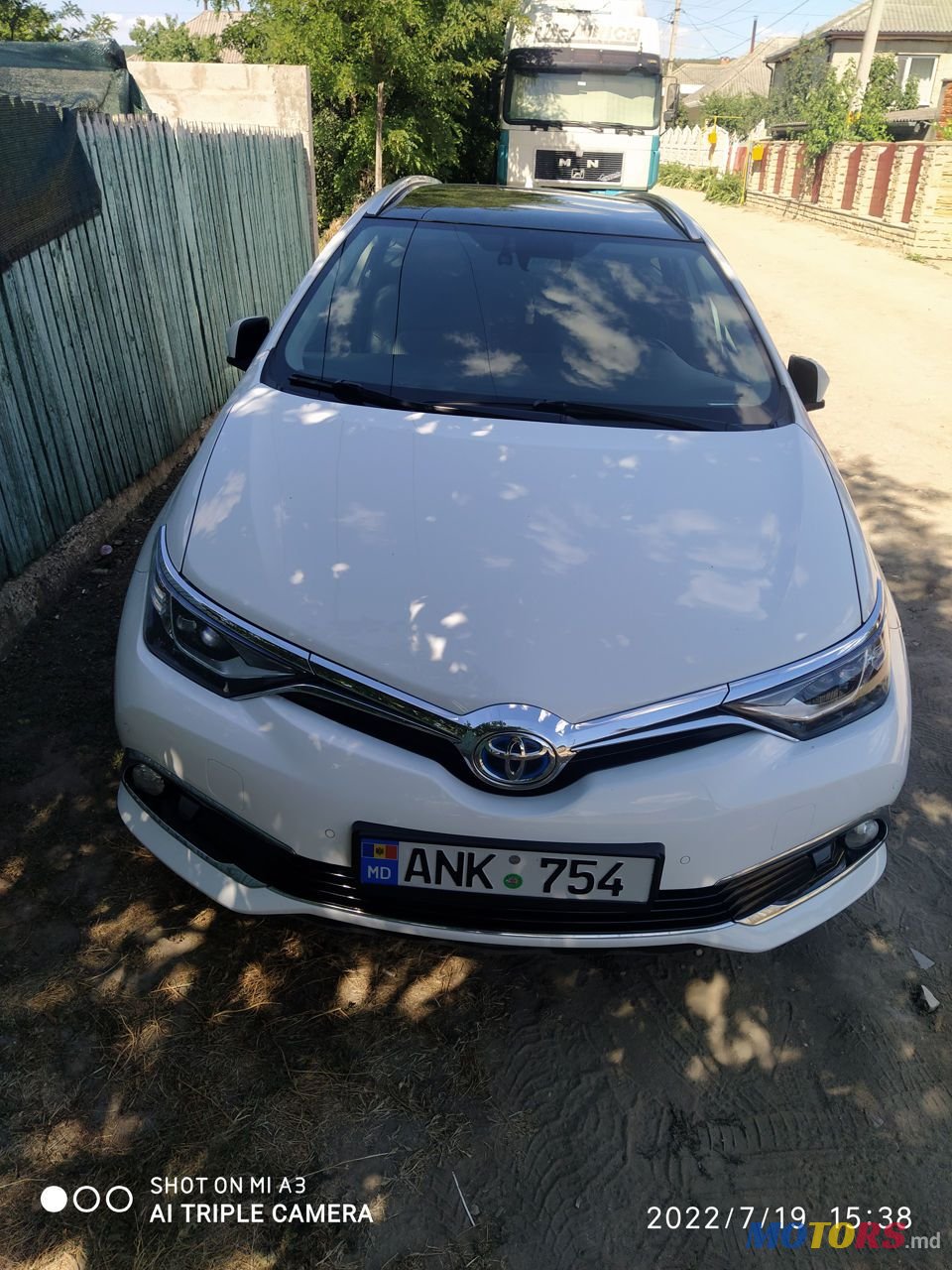 2015' Toyota Auris photo #3