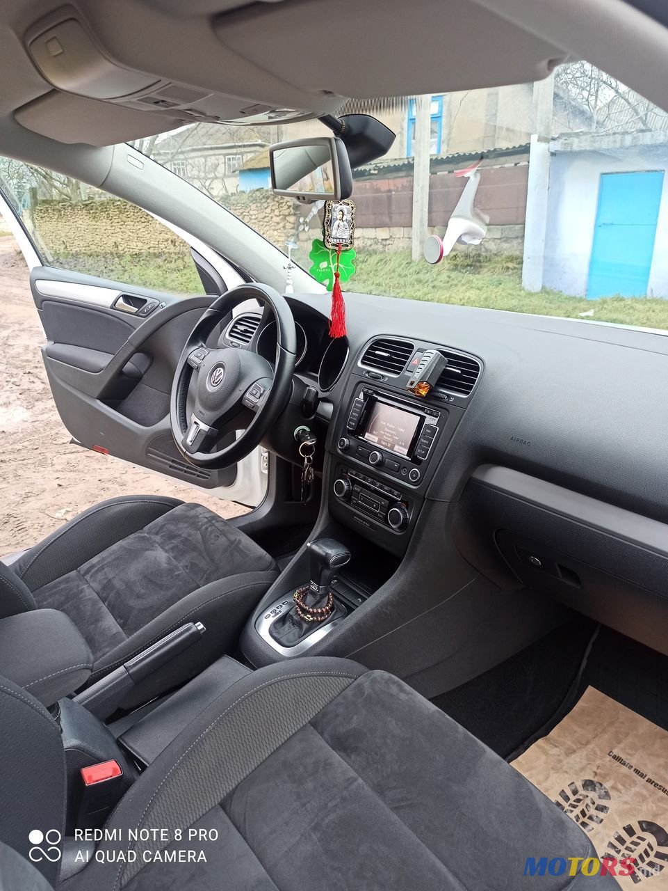 2010' Volkswagen Golf photo #2