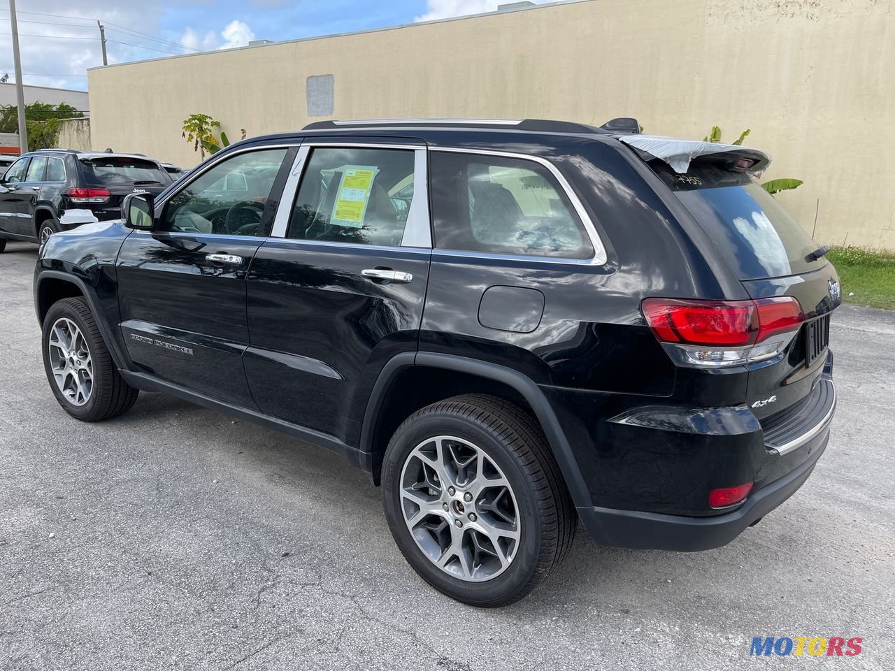 2020' Jeep Grand Cherokee photo #3