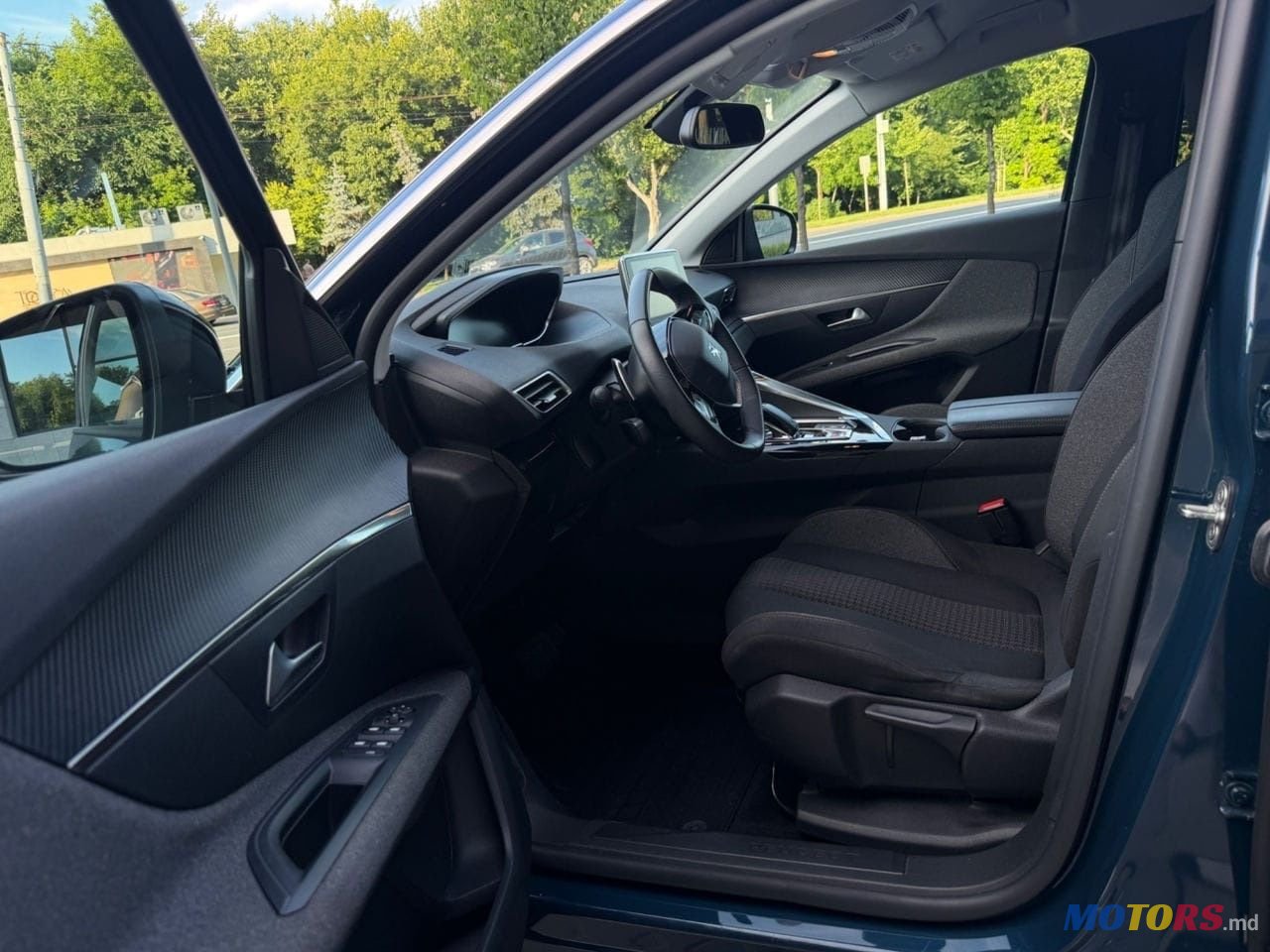 2023' Peugeot 3008 photo #3