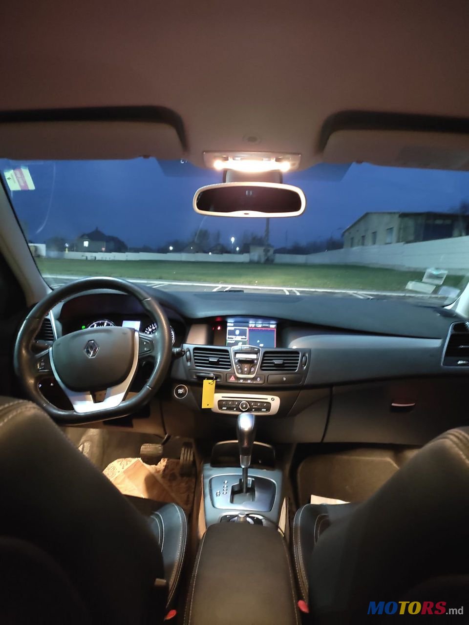 2013' Renault Laguna photo #2