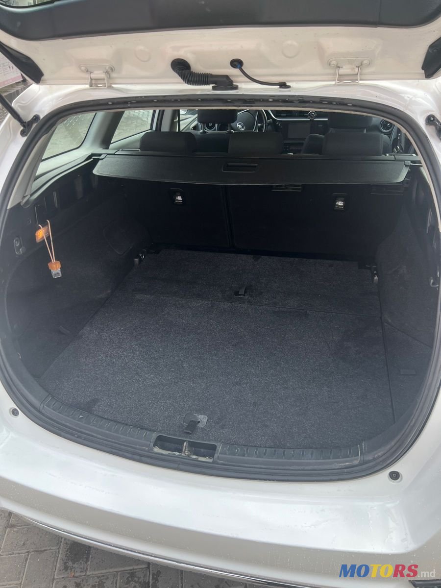 2016' Toyota Auris photo #4