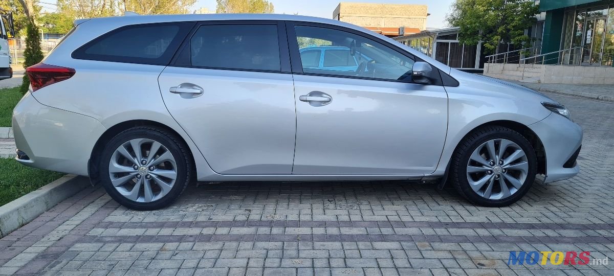 2015' Toyota Auris photo #4
