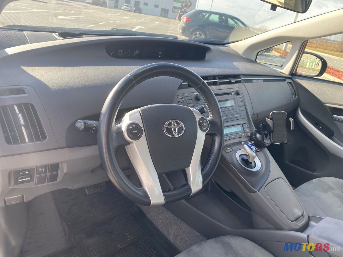 2011' Toyota Prius photo #5