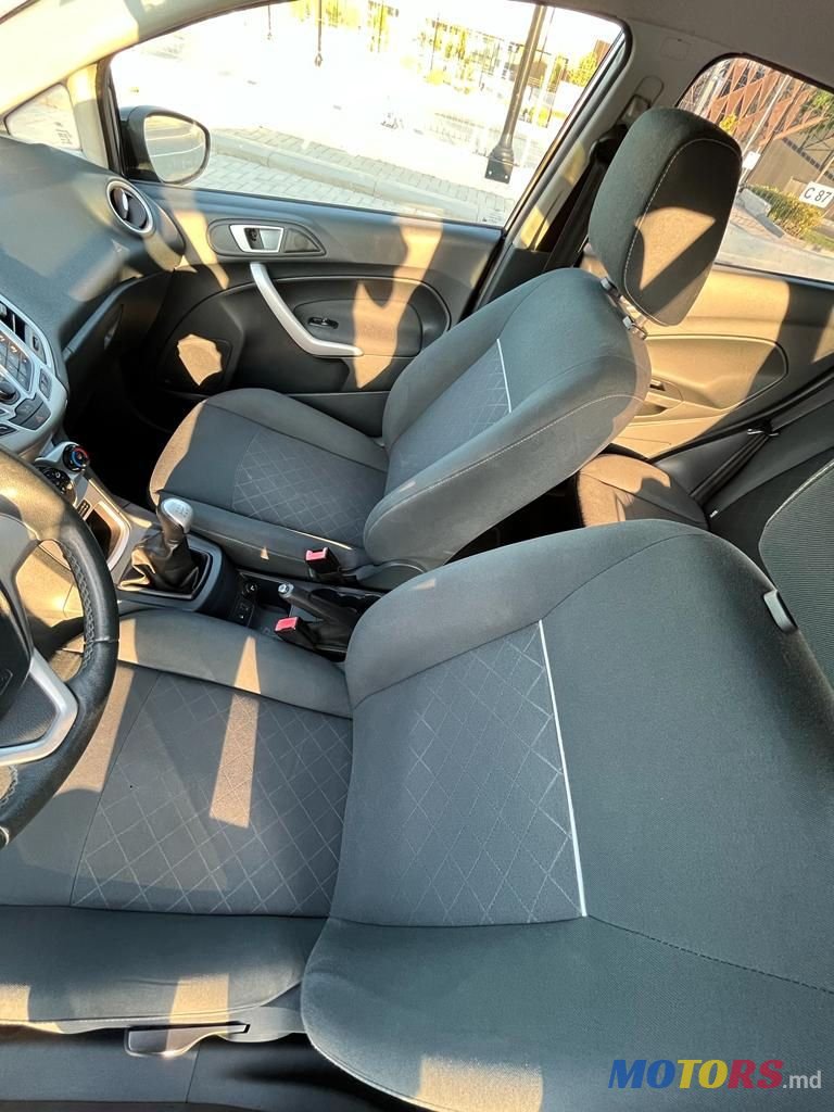 2011' Ford Fiesta photo #3