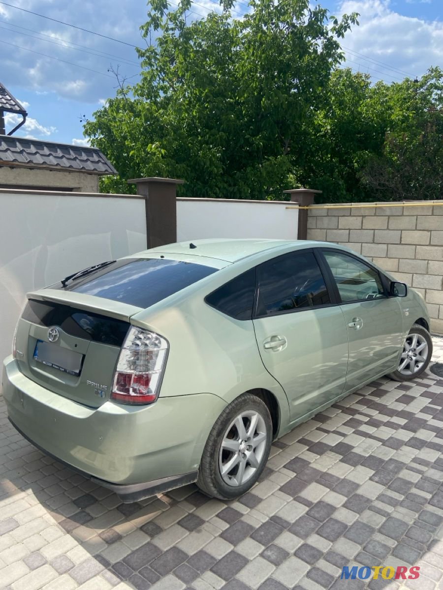 2008' Toyota Prius photo #3