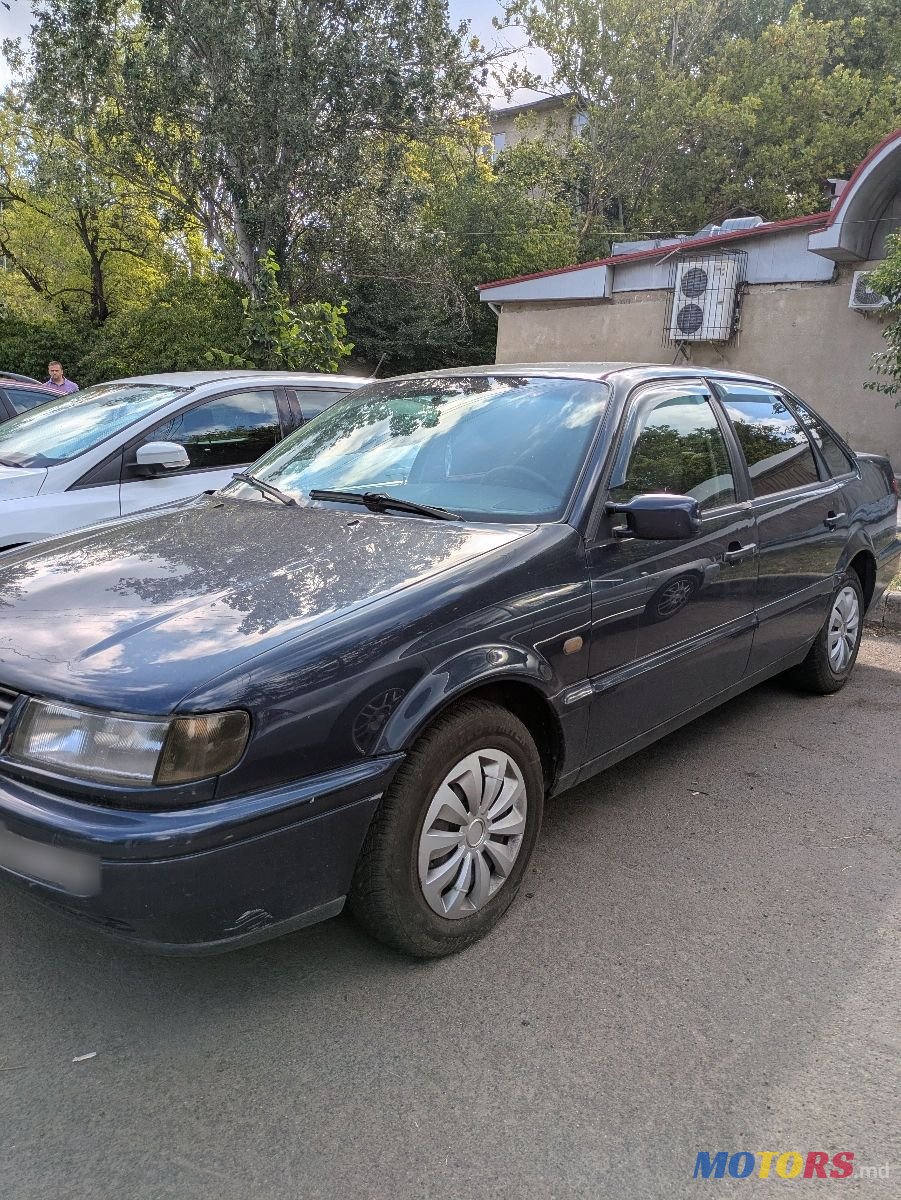 1995' Volkswagen Passat photo #1