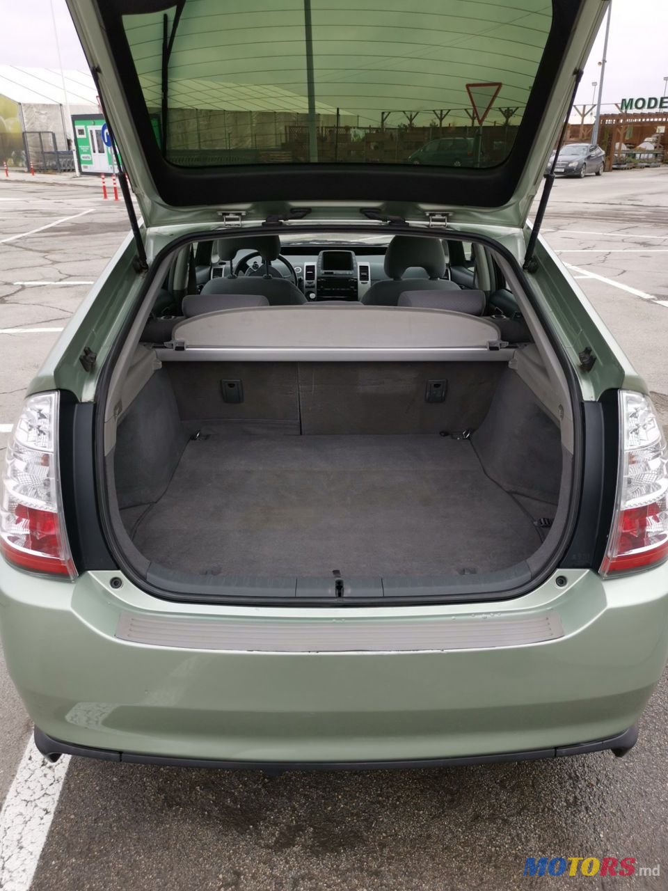 2008' Toyota Prius photo #3