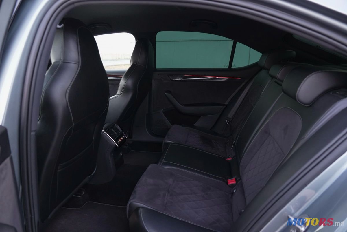 2018' Skoda Superb photo #6