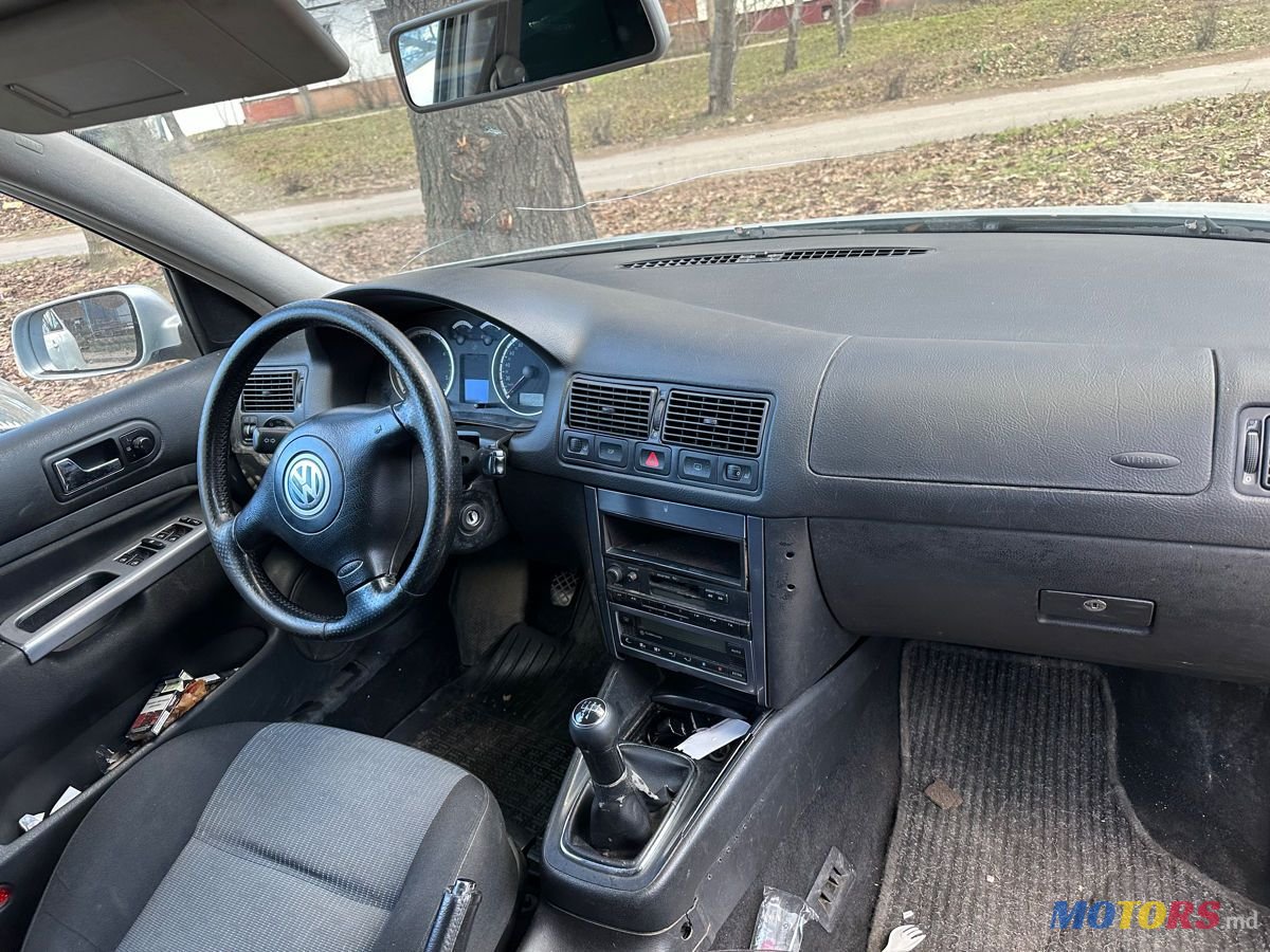 2003' Volkswagen Golf photo #5