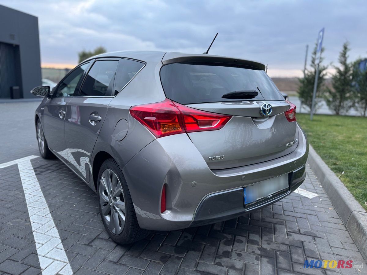 2013' Toyota Auris photo #3