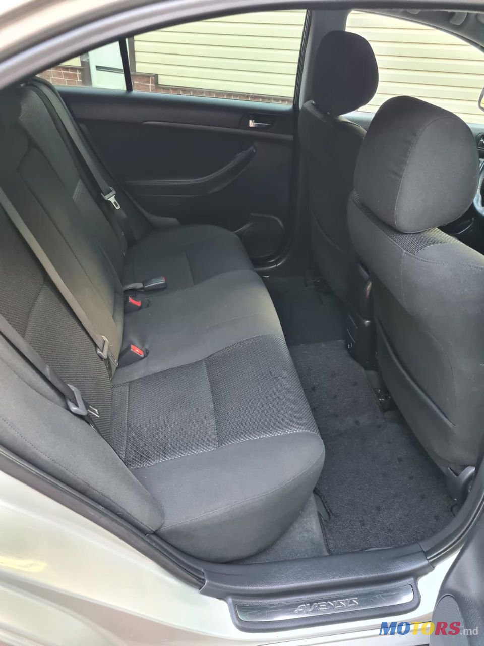 2005' Toyota Avensis photo #5