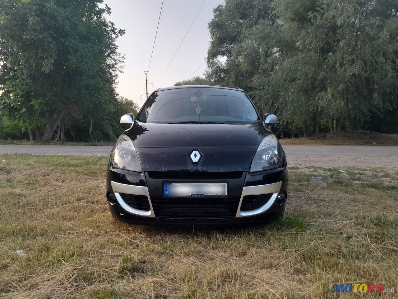 2011' Renault Scenic photo #2