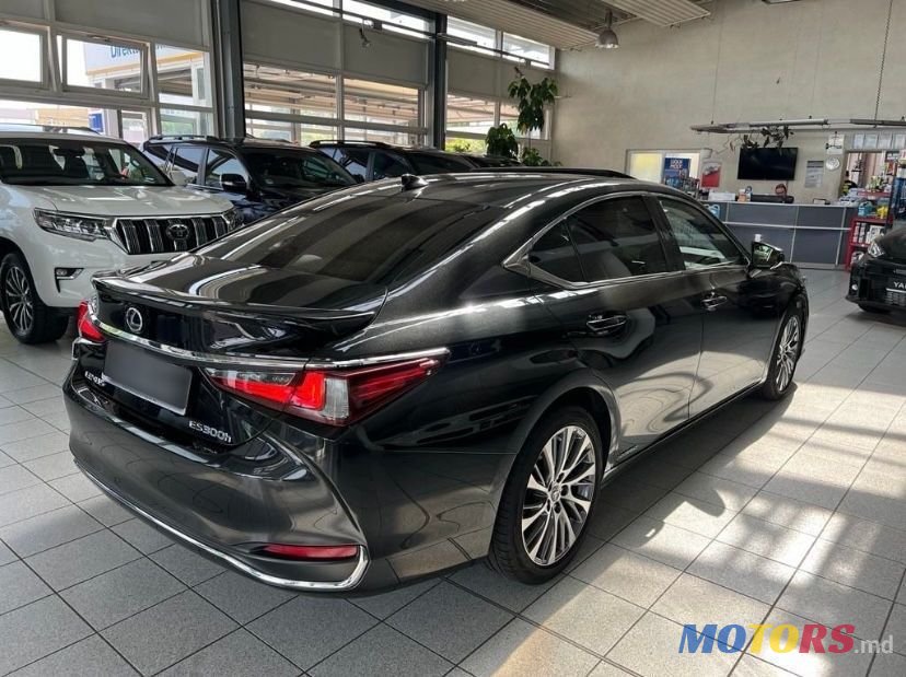 2019' Lexus Es Series photo #2