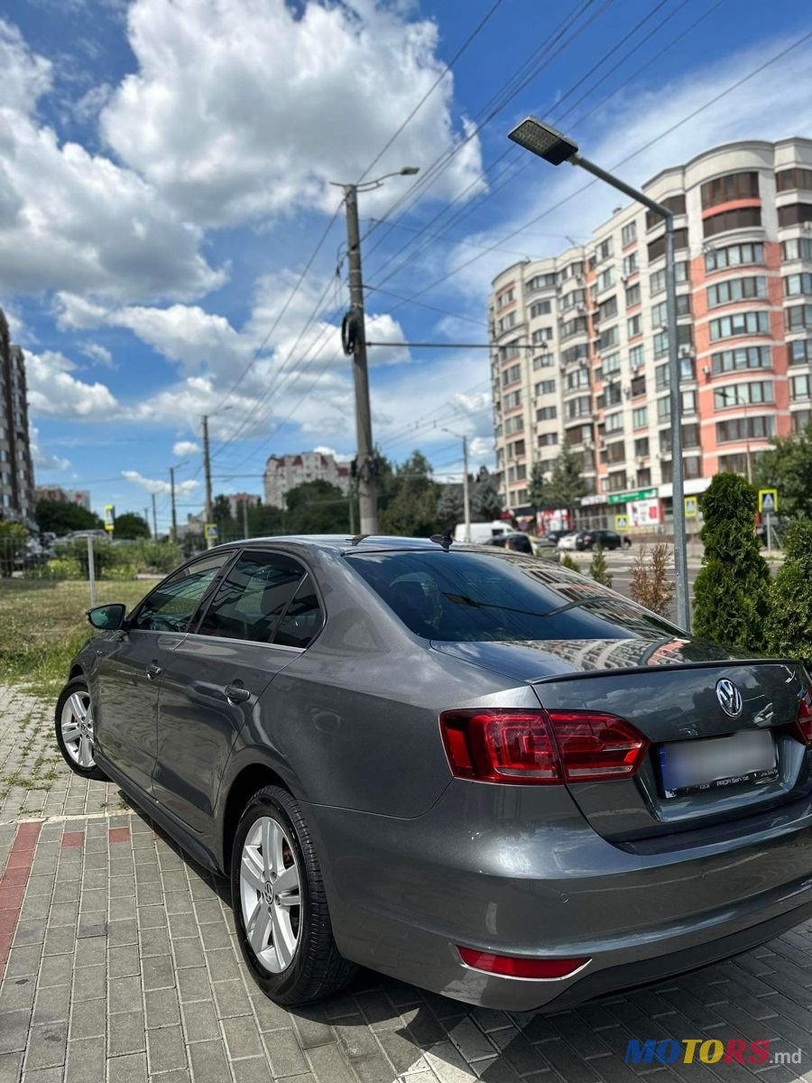 2013' Volkswagen Jetta photo #2