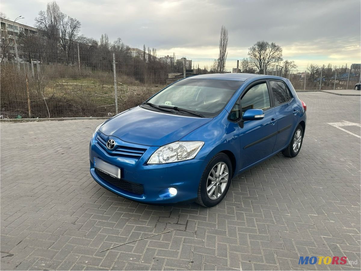 2011' Toyota Auris photo #1